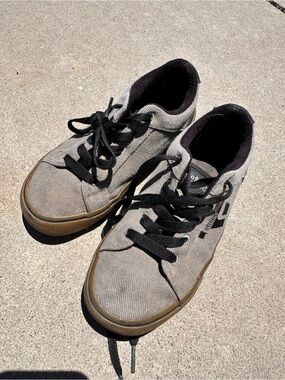 Etnies Gray Canvas Kids Sneakers with Black Laces